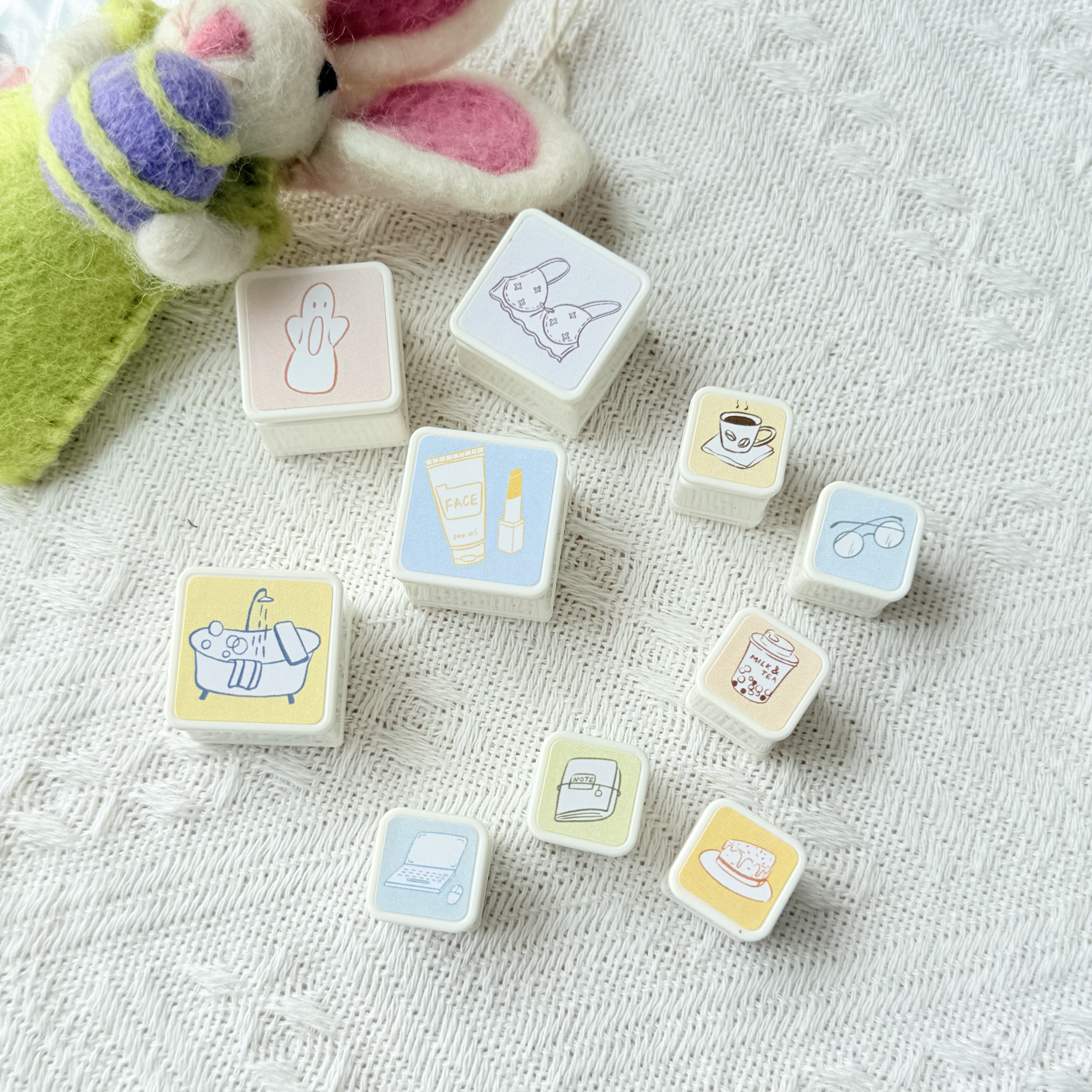 Lynn Studio Vintage Girls' Dai – обзор и цена Vintage Collectible Stamps